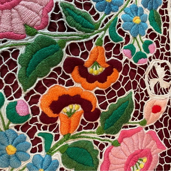 RARE FIND! Elaborately embroidered Kalocsa, Hungary Vintage Table Set - Picture 7 of 11